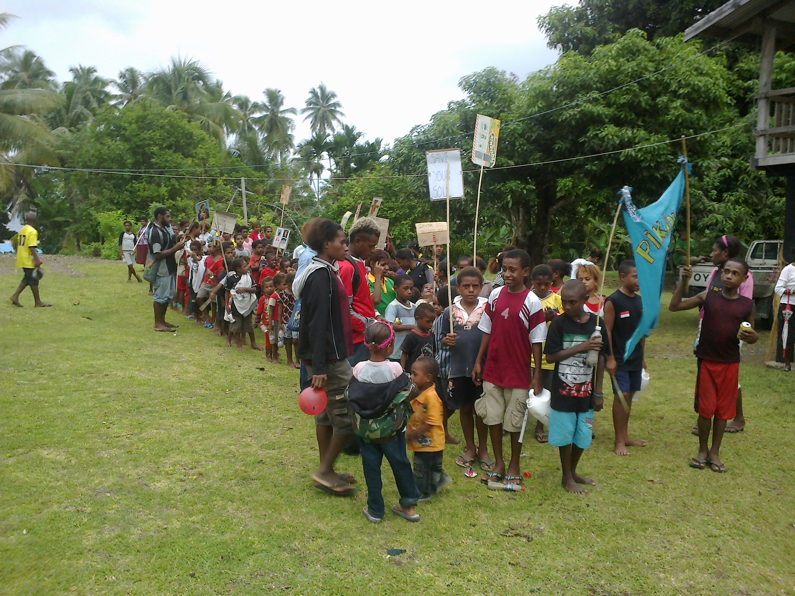 "Santo Lío" con los niños