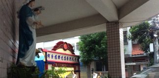 El primer Ave María del Gurú