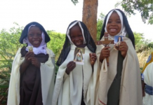 “O santo o loco…”