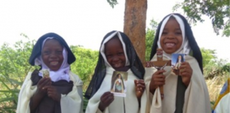 “O santo o loco…”