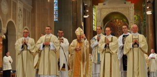 Ordenaciones en EEUU y Albania