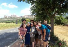 Ochenta jóvenes de la diócesis de Luxemburgo peregrinaron a Asís con Mons. Jean-Claude Hollerich del 17 al 31 de Julio de 2015. Youth Pilgrimage with two sisters of the Servants of the Lord and the Virgin of Matará (SSVM - IVE) in Assisi