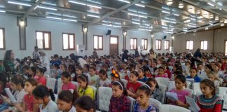 Mi visita a Irak – Campo de Refugiados Niños sirio-católicos refugiados cantando el catecismo