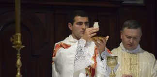 PRIMER TAYIKO SACERDOTE