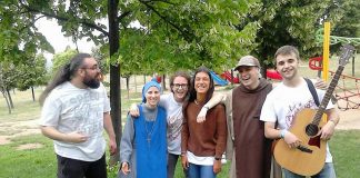 JORNADA DE LOS JÓVENES EN VIC (ESPAÑA), PASANDO POR LA PUERTA SANTA – SERVIDORAS