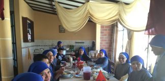 CELEBRANDO LA ASUNCIÓN DE LA VIRGEN, Y EL DIA DE AREQUIPA – HOGARCITO EN PERÚ