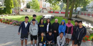 JMJ – GRUPO DE HONG KONG – VISITA A LA TUMBA DEL BEATO JERZY POPIEŁUSZKO