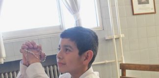 PRIMERA COMUNIÓN DE AGUSTÍN QUIEN PADECE UNA ENFERMEDAD EN LOS PULMONES – ARGENTINA