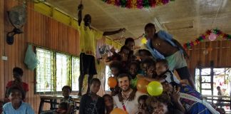 En La Selva Papuana “Los ciervos y los festejos de Bodas y Clausura” – N. 5