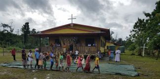 En La Selva Papuana «Maka Base Camp» – N. 2