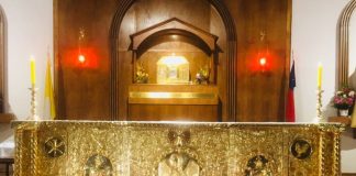 Un “frontis” para el altar