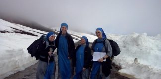 25 km por vocaciones islandesas Servidoras_Islandia_peregrinacion_vocaciones (5)