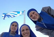 BAJO EL AMPARO DE LA VIRGEN DE LEPANTO – Fundación de las Servidoras en Tinos, Grecia Grecia_Servidoras (2)