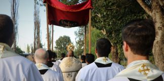 Procesión del Corpus Christi – Rezando contra la epidemia del “Coronavirus”