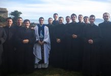 60 metros de tela negra