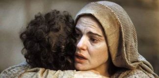 Y la Madre entregó al Hijo, y se consumó el sacrificio redentor Y la Madre entregó al Hijo, y se consumó el sacrificio redentor