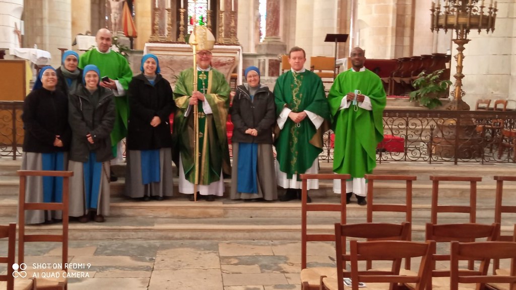 Francia - Fundación de las Servidoras a La Rochelle - Saintes