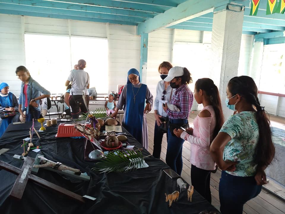 Guyana - Exposición de arte cuaresmal