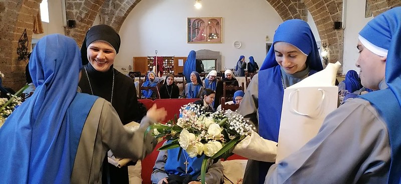 Italia - Admisión definitiva a la vida contemplativa de la M. Confianza y la Hna. Obru