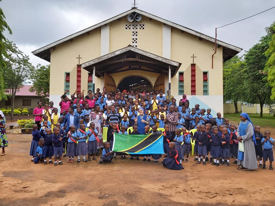 Tanzania - (Crónica) Acto de fin de año