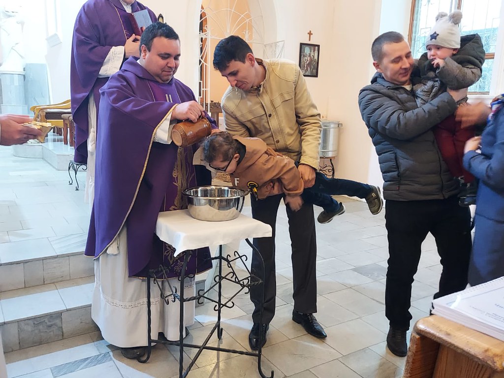 Uzbekistán - Bautismo de dos niños en la misión