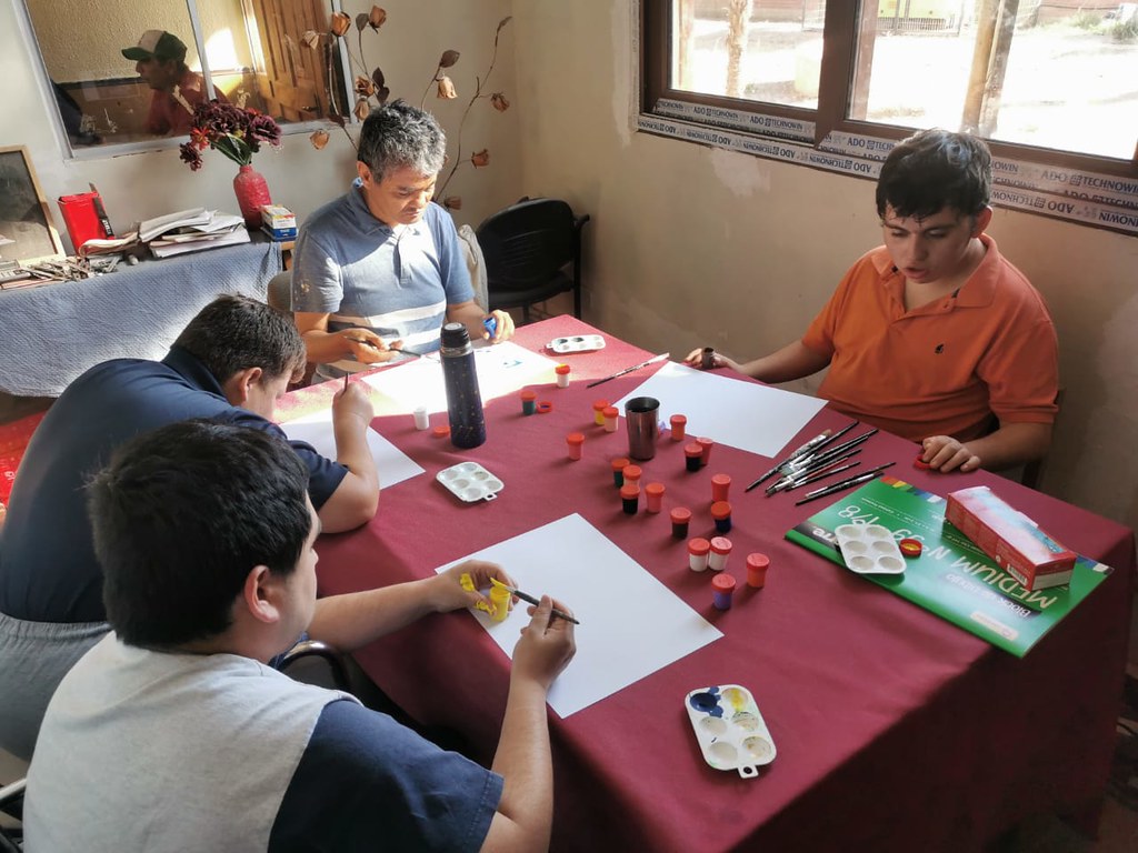 Chile - Clase de arte terapia en el Hogar