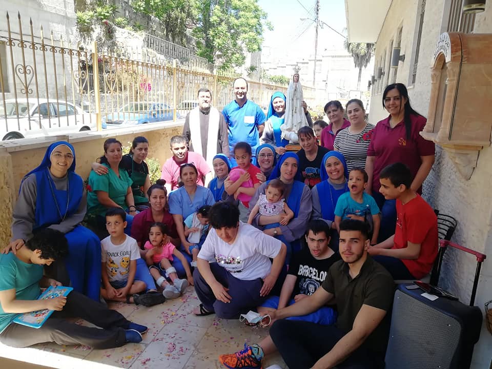 Belén - Los niños del Hogar rezan a la Virgen de Fátima por la paz en Gaza