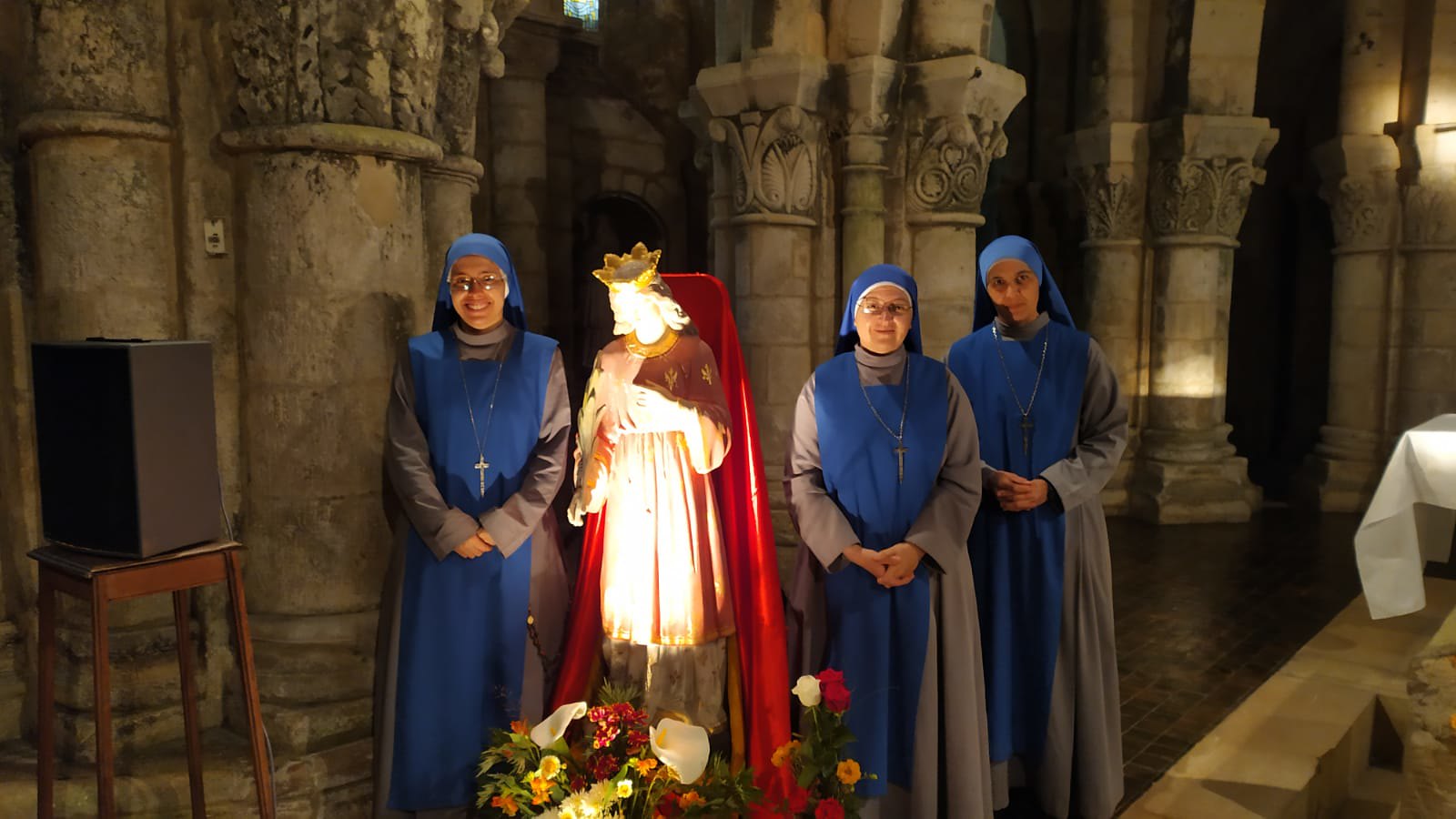 Francia - Visita a las reliquias de Santa Eustelle, Mártir patrona de la comunidad