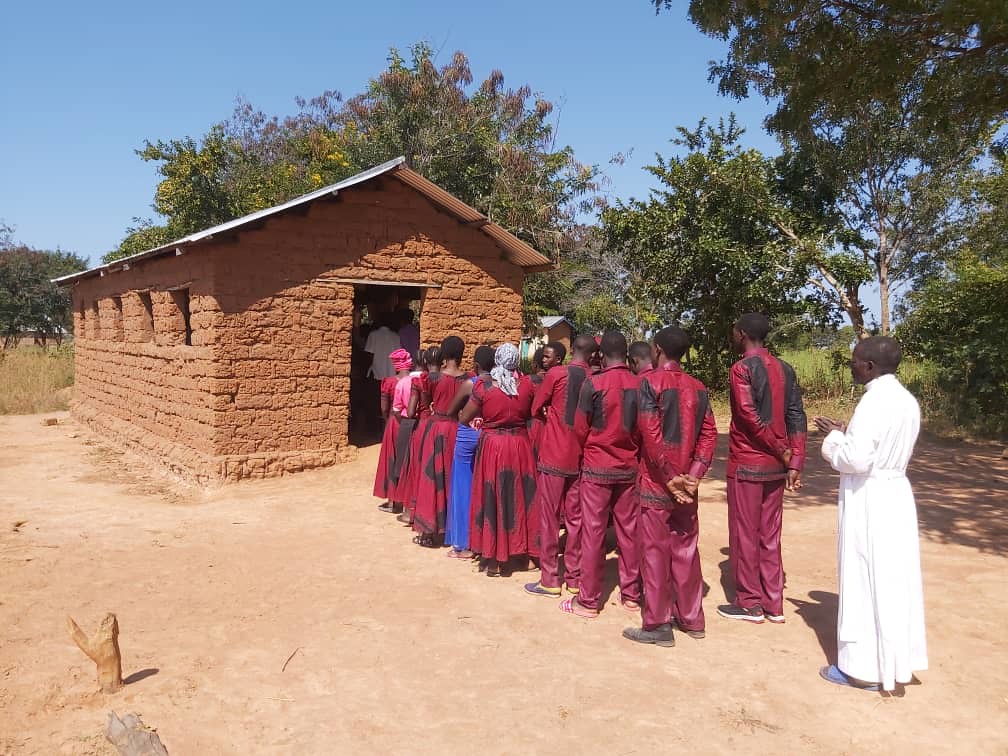 Tanzania - Misa en la capilla de Bupandwamhuri