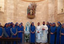Ofrecimiento de una corona para la Virgen de Luján, en Tierra Santa Ofrecimiento de una corana para la Virgen de Luján, en Tierra Santa