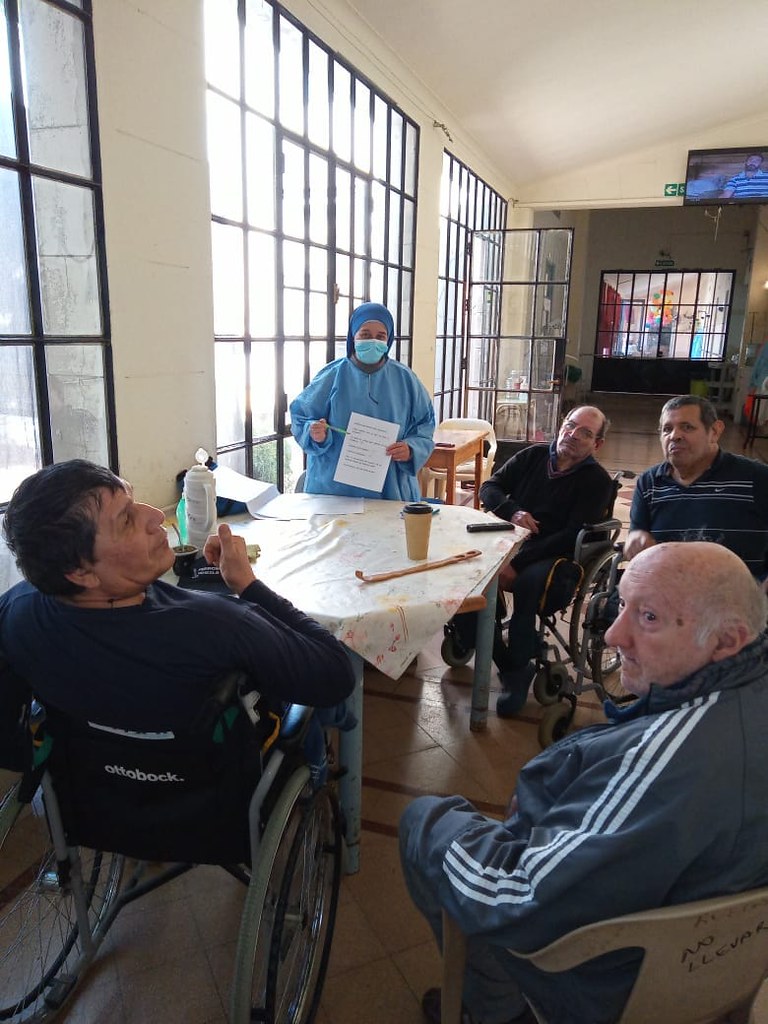 Argentina - Catecismo para adultos en el Hospital Geriátrico
