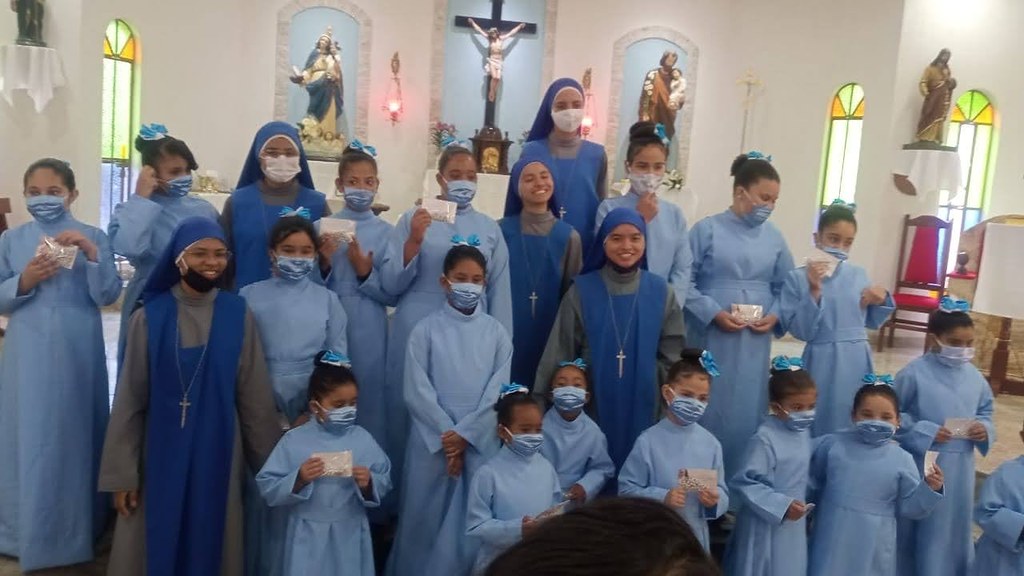 Brasil - Bendición e imposición de vestido de las Hijas de María en la Parroquia Nuestra Señora del Buen Viaje
