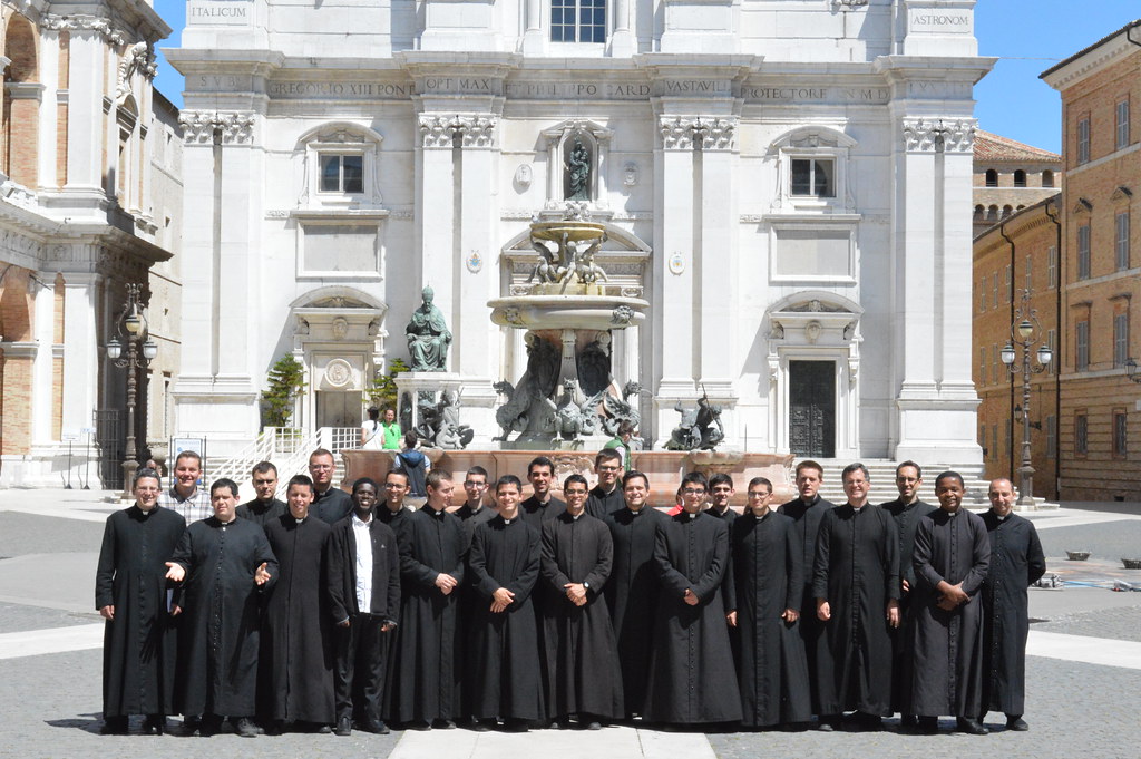 Italia - Consagración de los novicios a la Virgen en Loreto