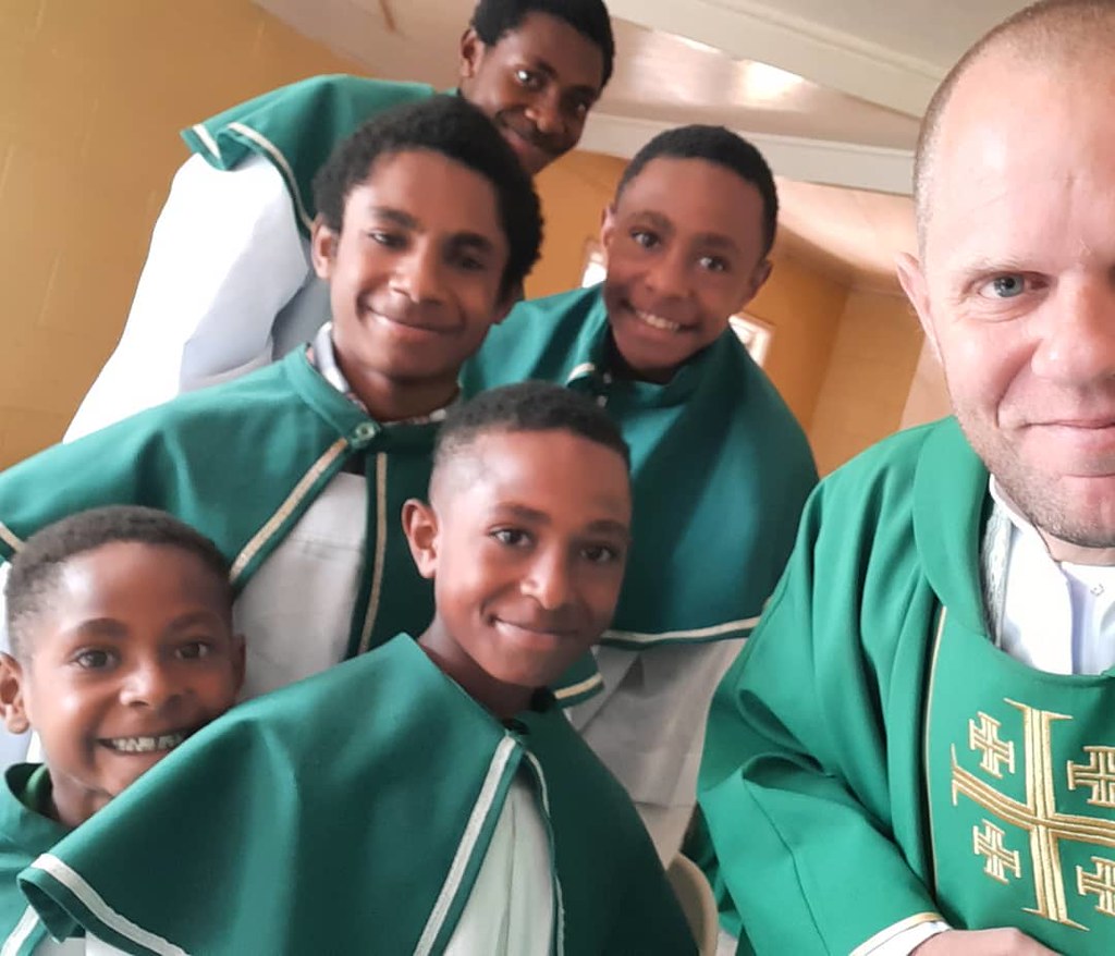 Papúa - Monaguillos