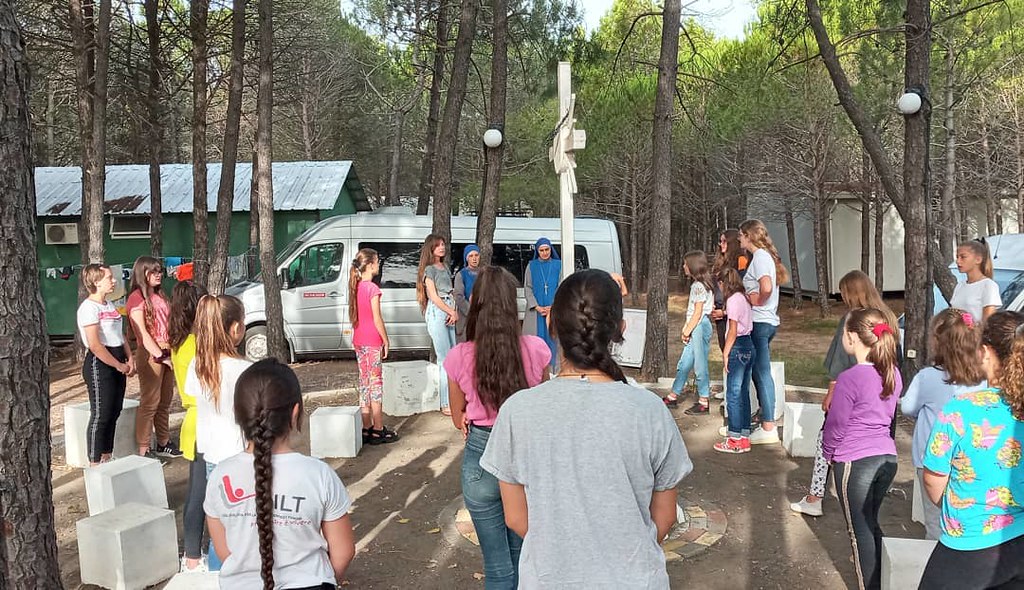 Albania - Campamento de niñas