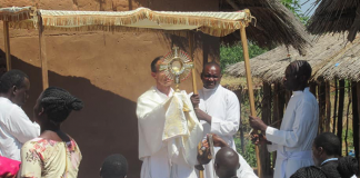 Procesiones de Corpus Christi en Tanzania