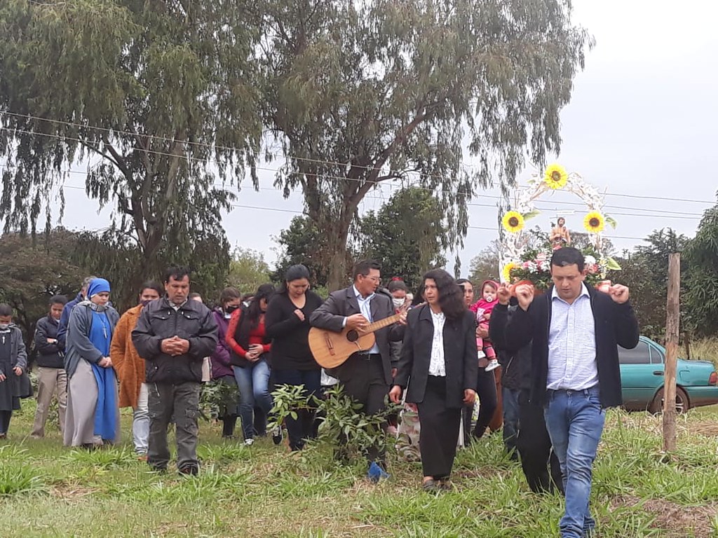 Paraguay - procesión y fiesta de la Capilla San Juan Bautista