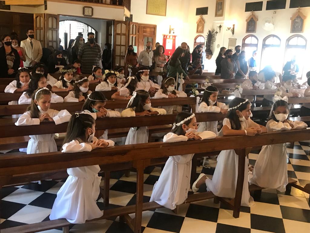 Argentina - Primeras Comuniones en Nuestra Señora de los Dolores