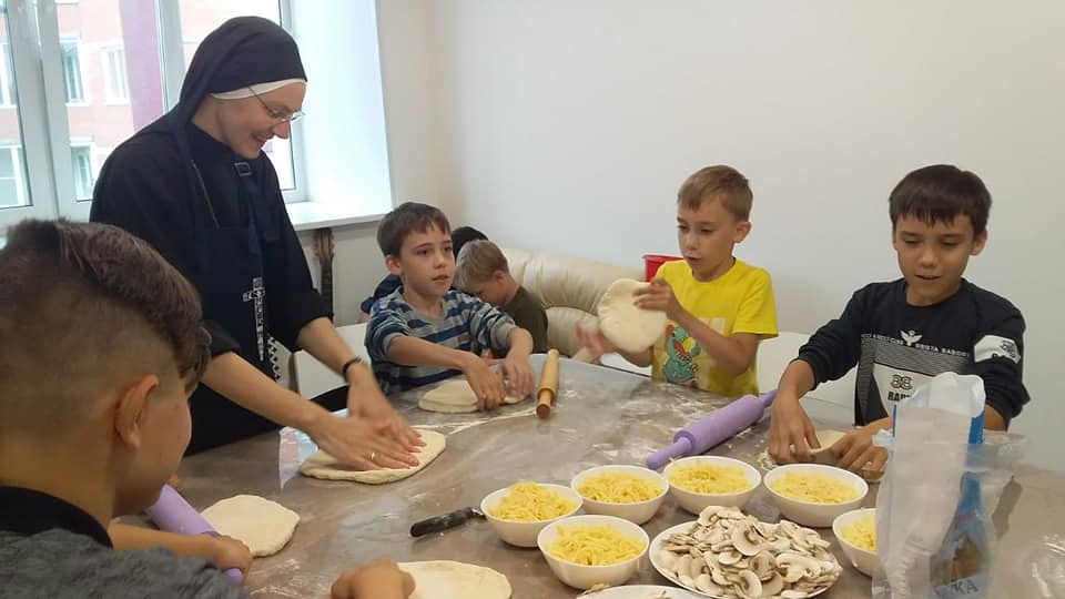 Rusia – Haciendo pizza con los niños en Omsk