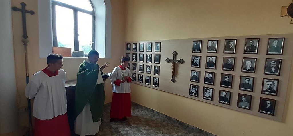 Albania - Bendición de la pared de los mártires albaneses