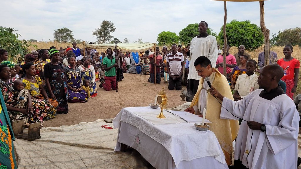 Tanzania - Procesión Eucarística en la Misión Popular de Itumbo
