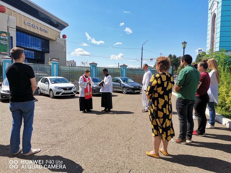 Rusia - Bendición de autos en Kazán por intercesión de San Cristóbal