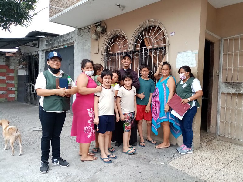 Ecuador - Escuela San Pio Visita de casas