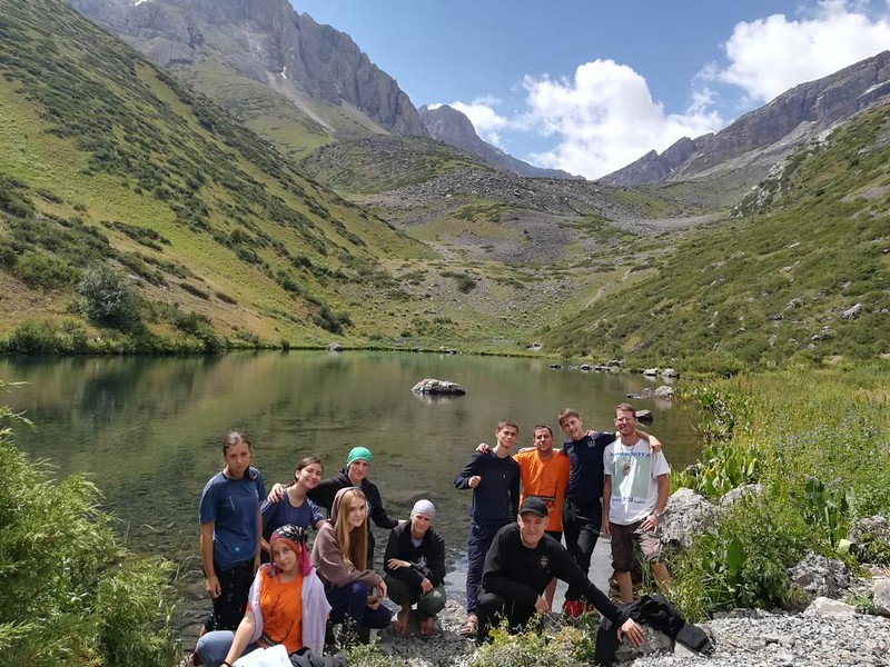 Kazajstan - Salidas con las Voces del Verbo