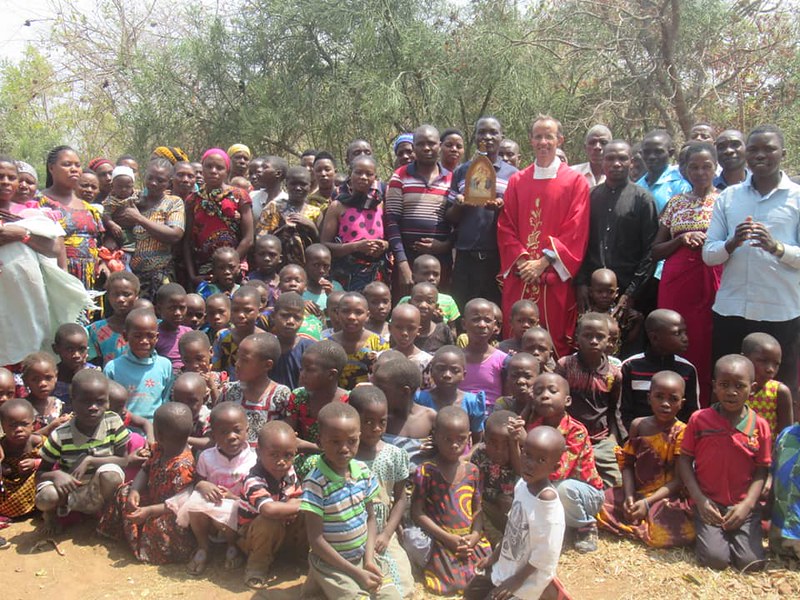 Tanzania - Cristianos del Jumuiya Santo Cura Brochero de Iraki en Ushetu