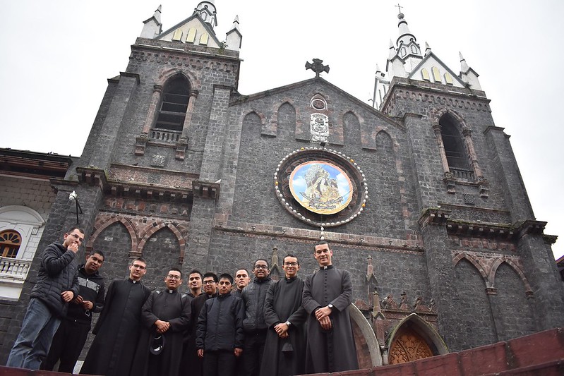Ecuador - Noviciado - peregrinación por los principales Santuarios y lugares Santos del País