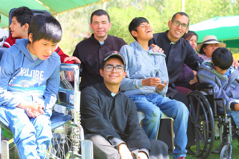 Perú - Hogar San Aníbal Di Francia - Parrillada de la caridad
