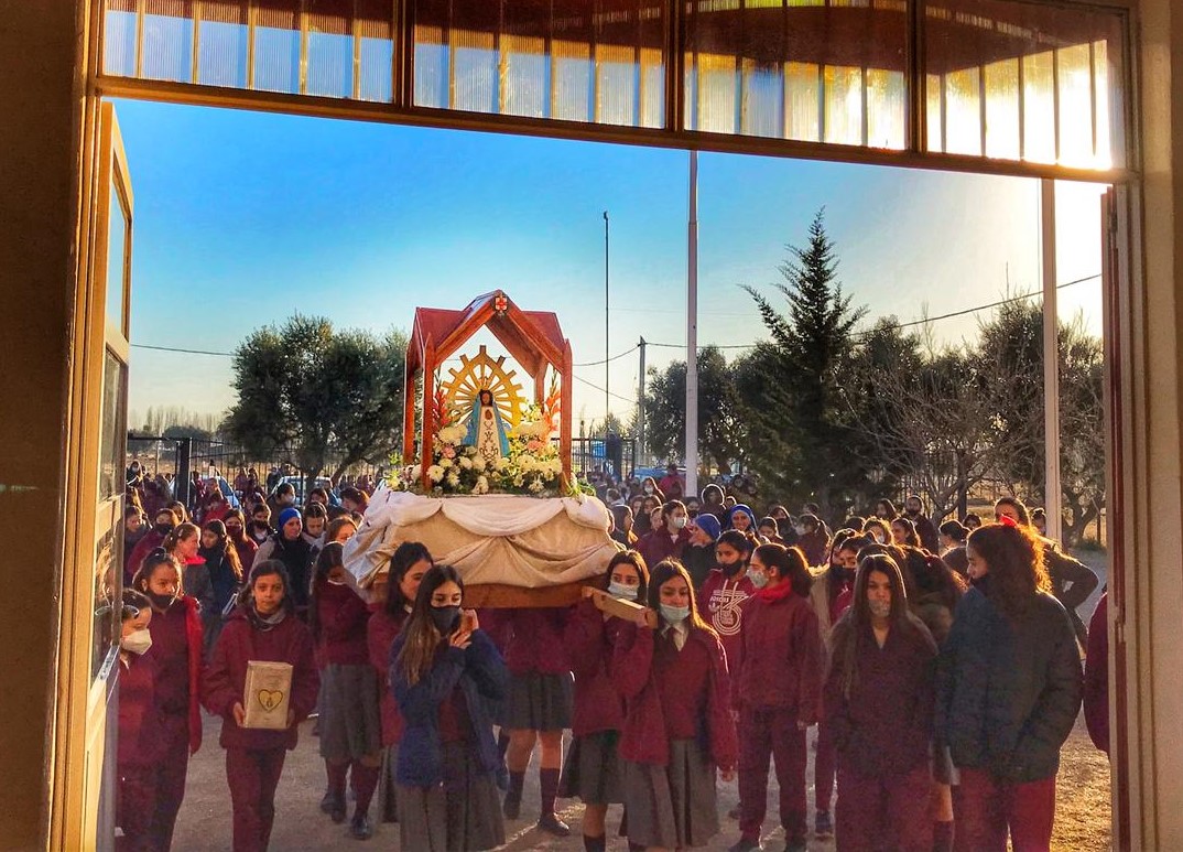 3 entrada al colegio Colegio y Madre de Lujan