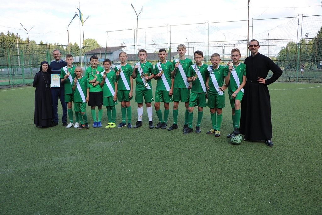 Ucrania - Torneo de fútbol "San José" para jóvenes en Burshtyn