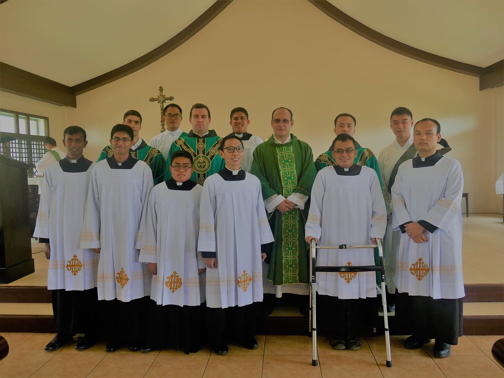 Filipinas - Institución de Lectores y Acólitos de 6 seminaristas